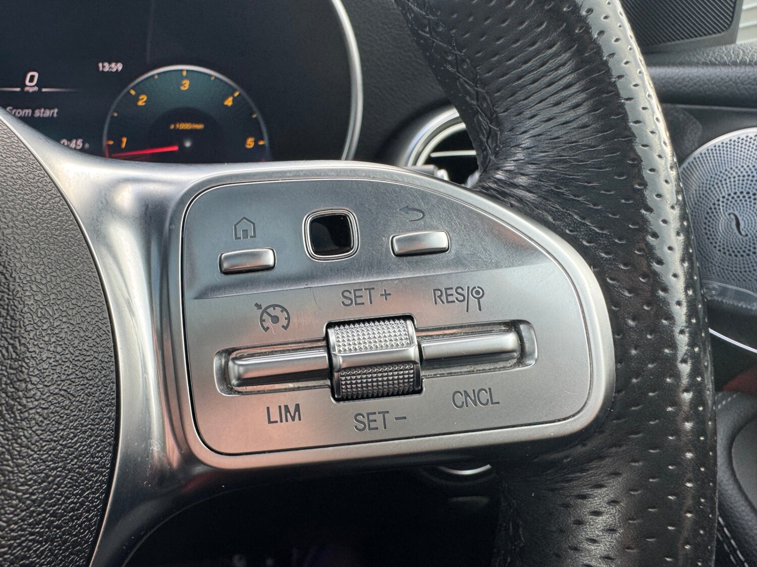 Used Mercedes-Benz GLC 2019 for sale - 76383299: Photo 10