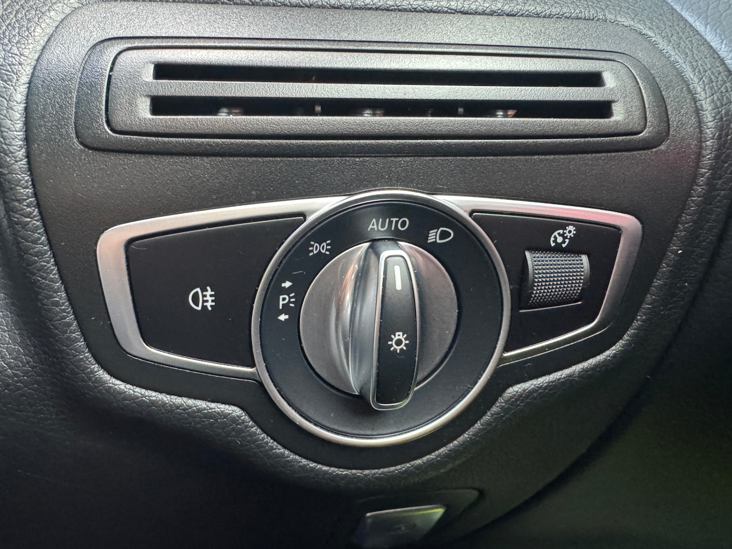 Used Mercedes-Benz GLC 2019 for sale - 76383299: Photo 14