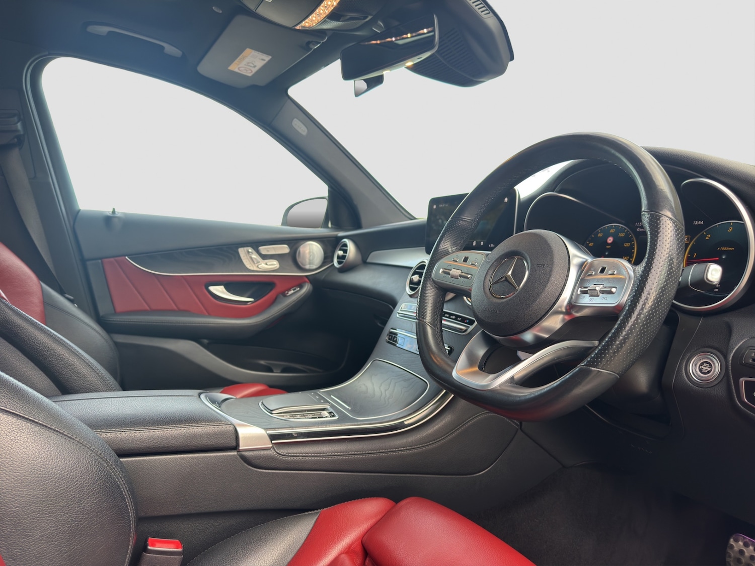 Used Mercedes-Benz GLC 2019 for sale - 76383299: Photo 2