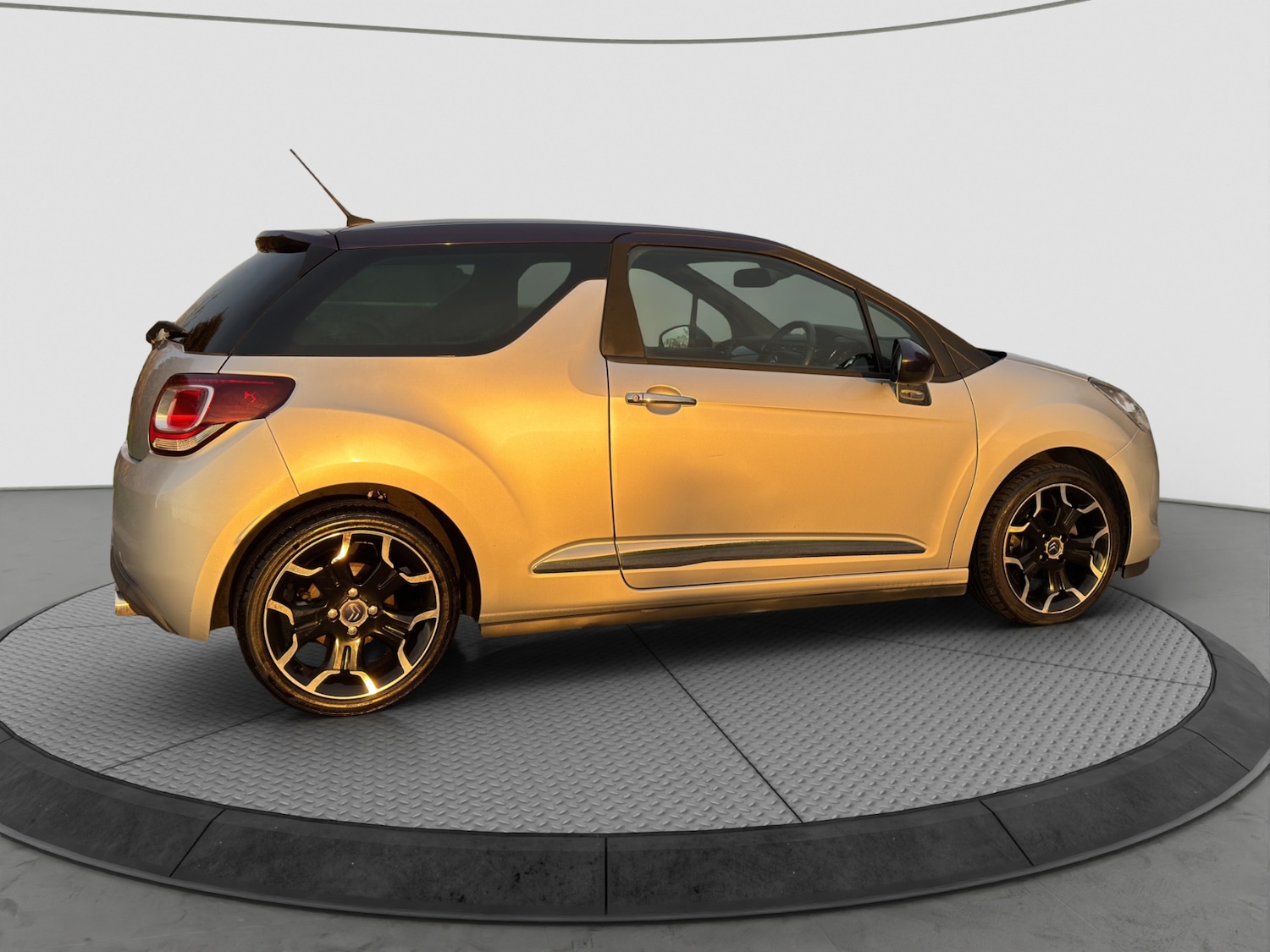 Used Citroen DS3 2013 for sale - 76404900: Photo 17