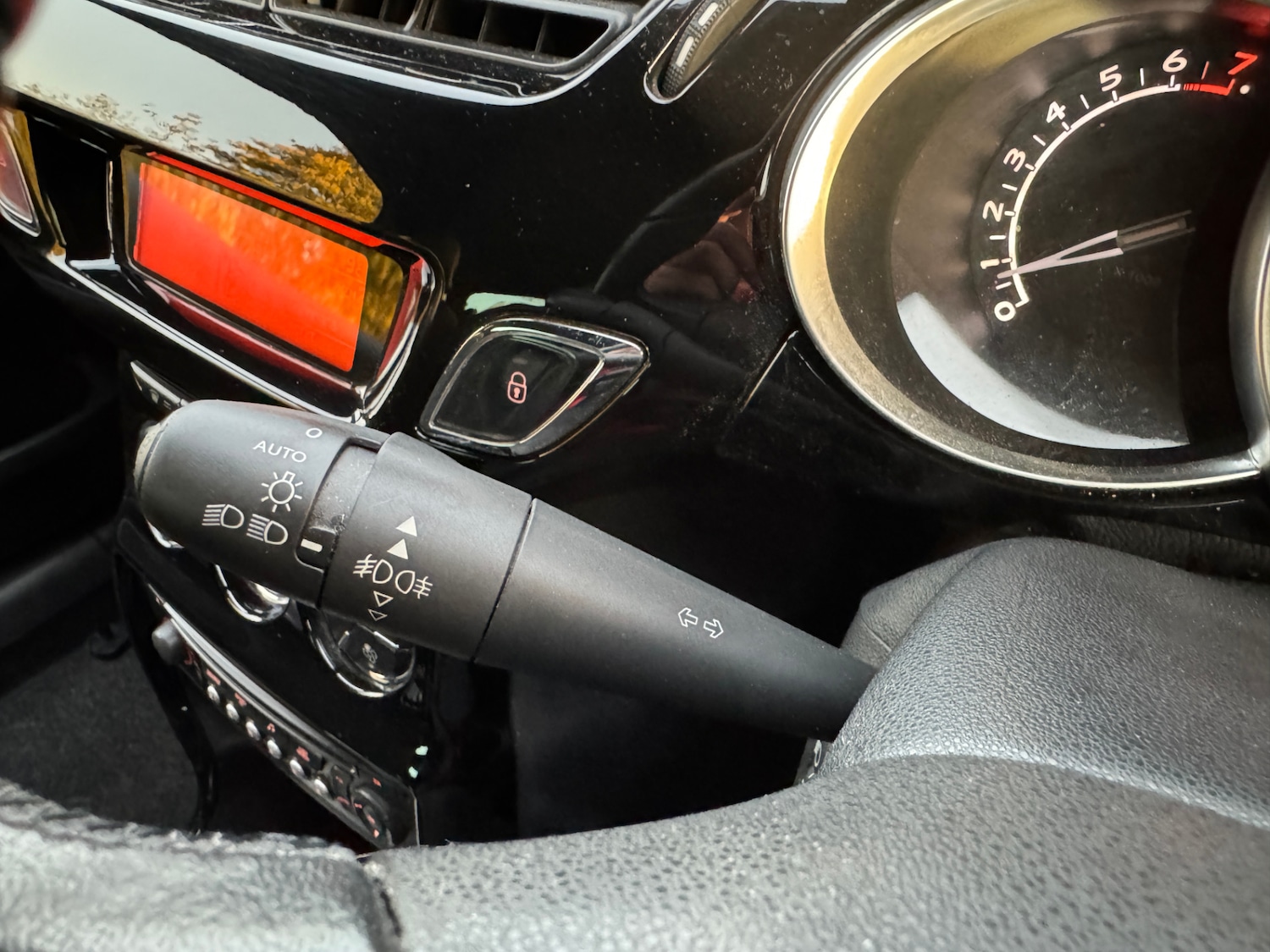 Used Citroen DS3 2013 for sale - 76404900: Photo 2