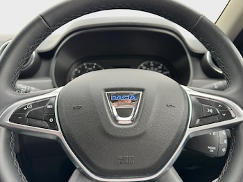 Used Dacia Duster 2021 for sale - 77813421: Photo