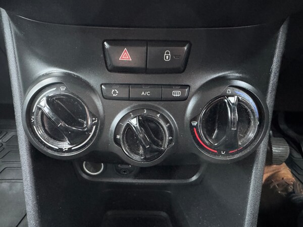 Used Peugeot 208 2013 for sale - 76273074: Photo 12