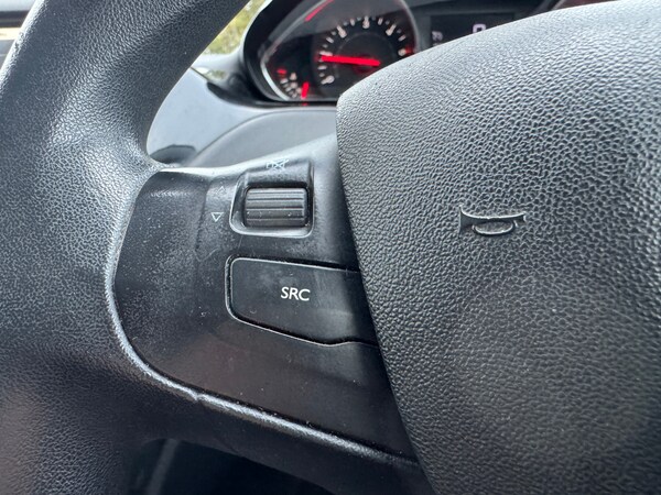 Used Peugeot 208 2013 for sale - 76273074: Photo 24