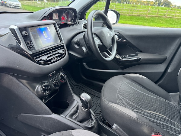 Used Peugeot 208 2013 for sale - 76273074: Photo 4