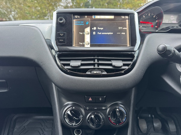 Used Peugeot 208 2013 for sale - 76273074: Photo 8