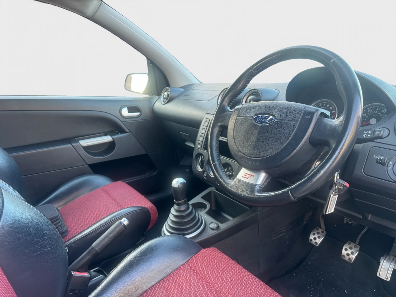 Used Ford Fiesta 2005 for sale - 76706663: Photo 2