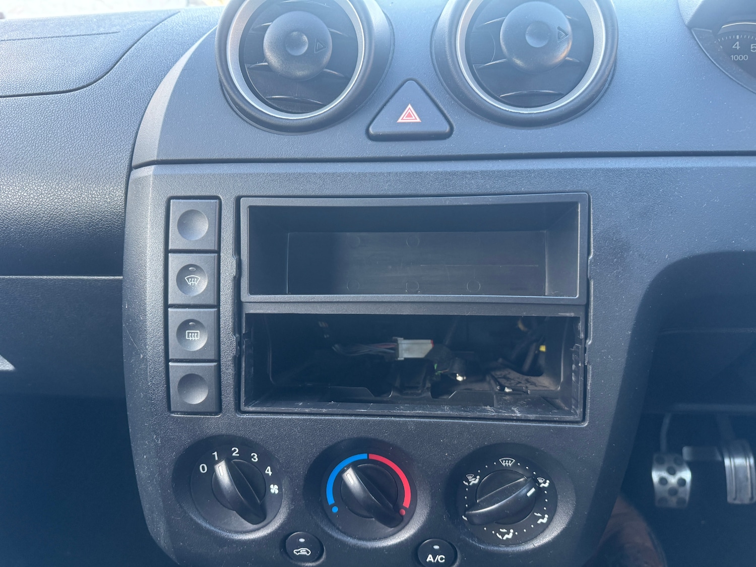 Used Ford Fiesta 2005 for sale - 76706663: Photo 8