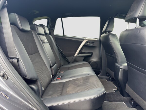Used Toyota RAV4 2018 for sale - 74658237: Photo 17