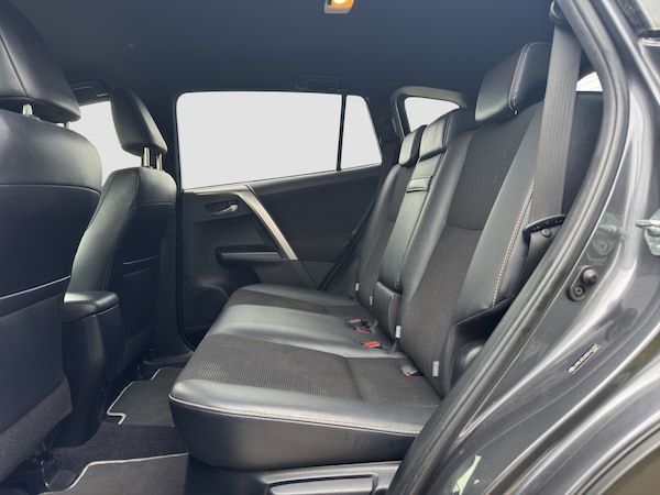 Used Toyota RAV4 2018 for sale - 74658237: Photo 31