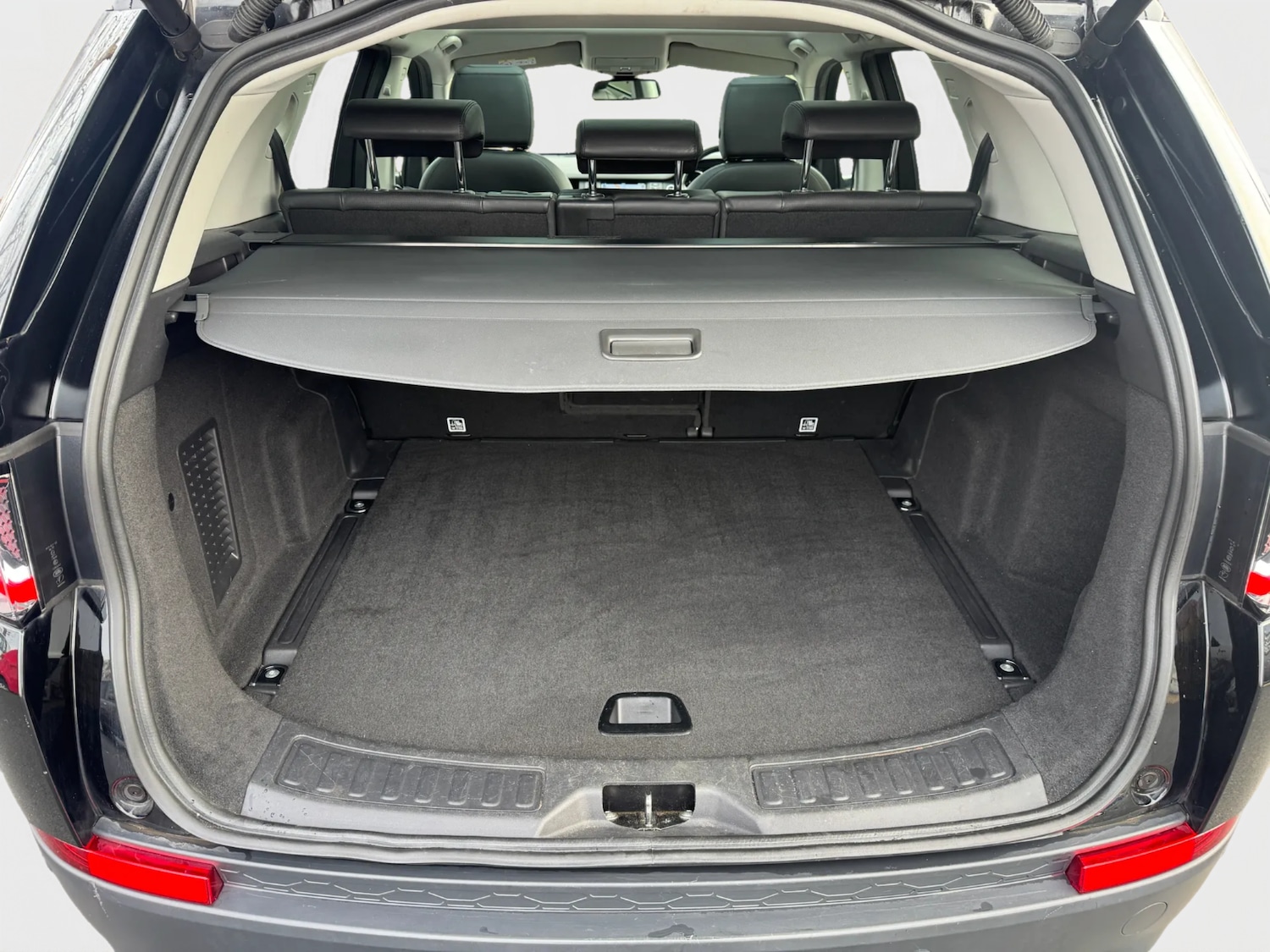 Used Land Rover Discovery Sport 2017 for sale - 76684577: Photo 28