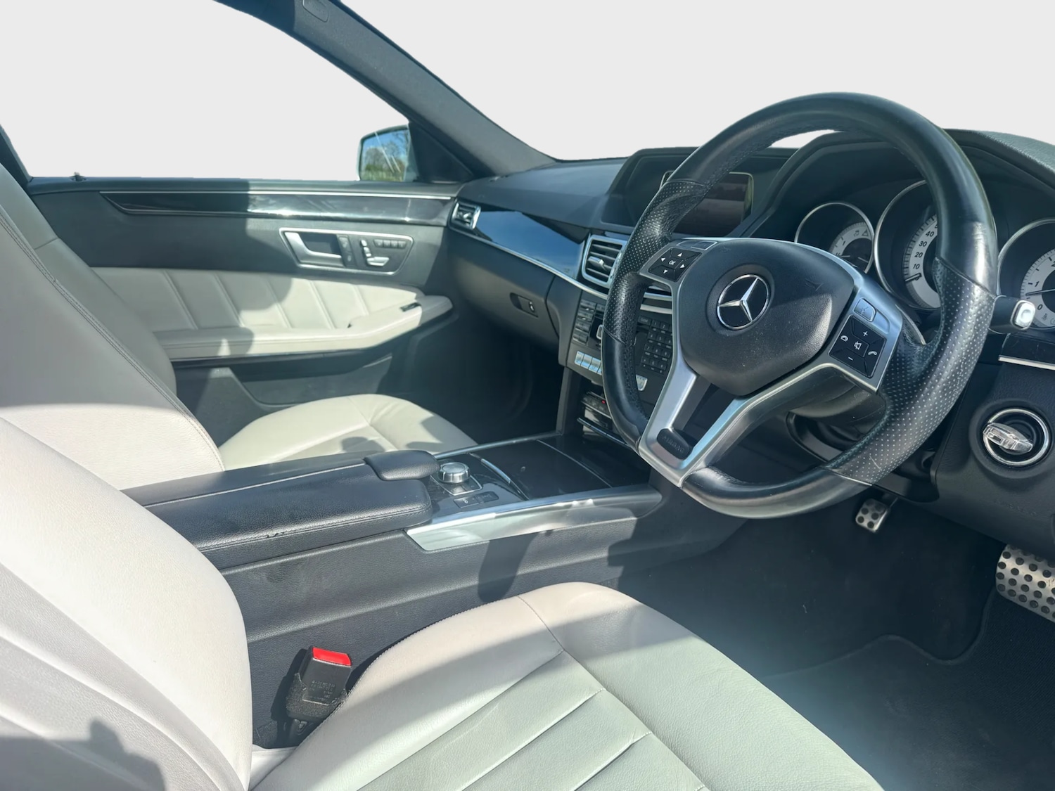 Used Mercedes-Benz E Class 2014 for sale - 78199177: Photo 2