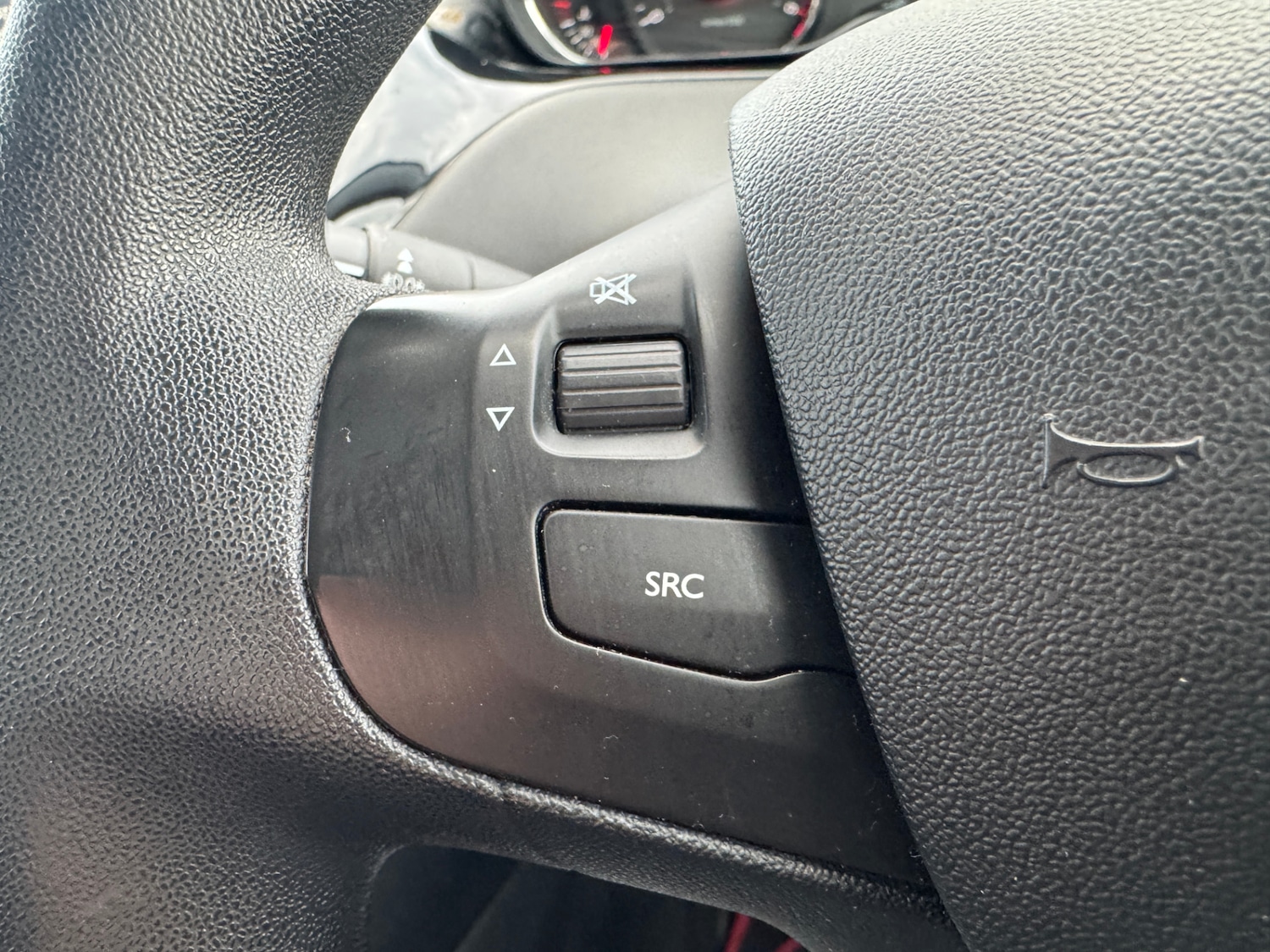 Used Peugeot 208 2014 for sale - 76464787: Photo 12