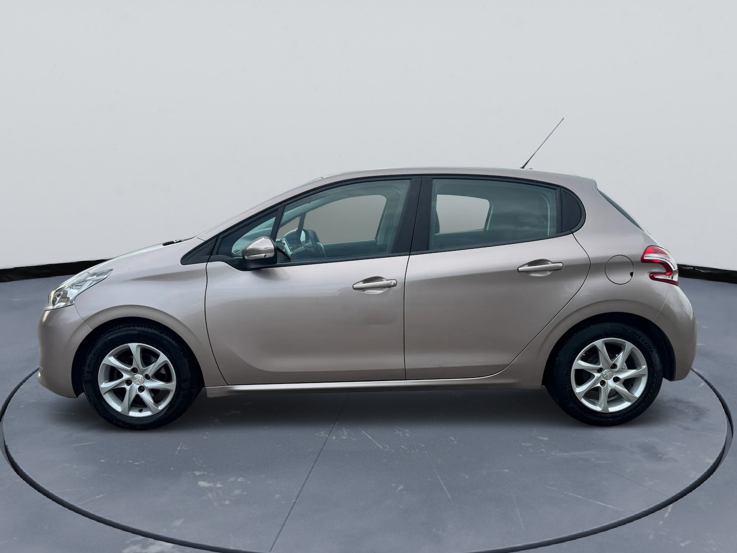 Used Peugeot 208 2014 for sale - 76464787: Photo 15