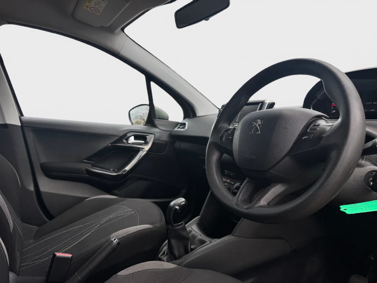 Used Peugeot 208 2014 for sale - 76464787: Photo 2