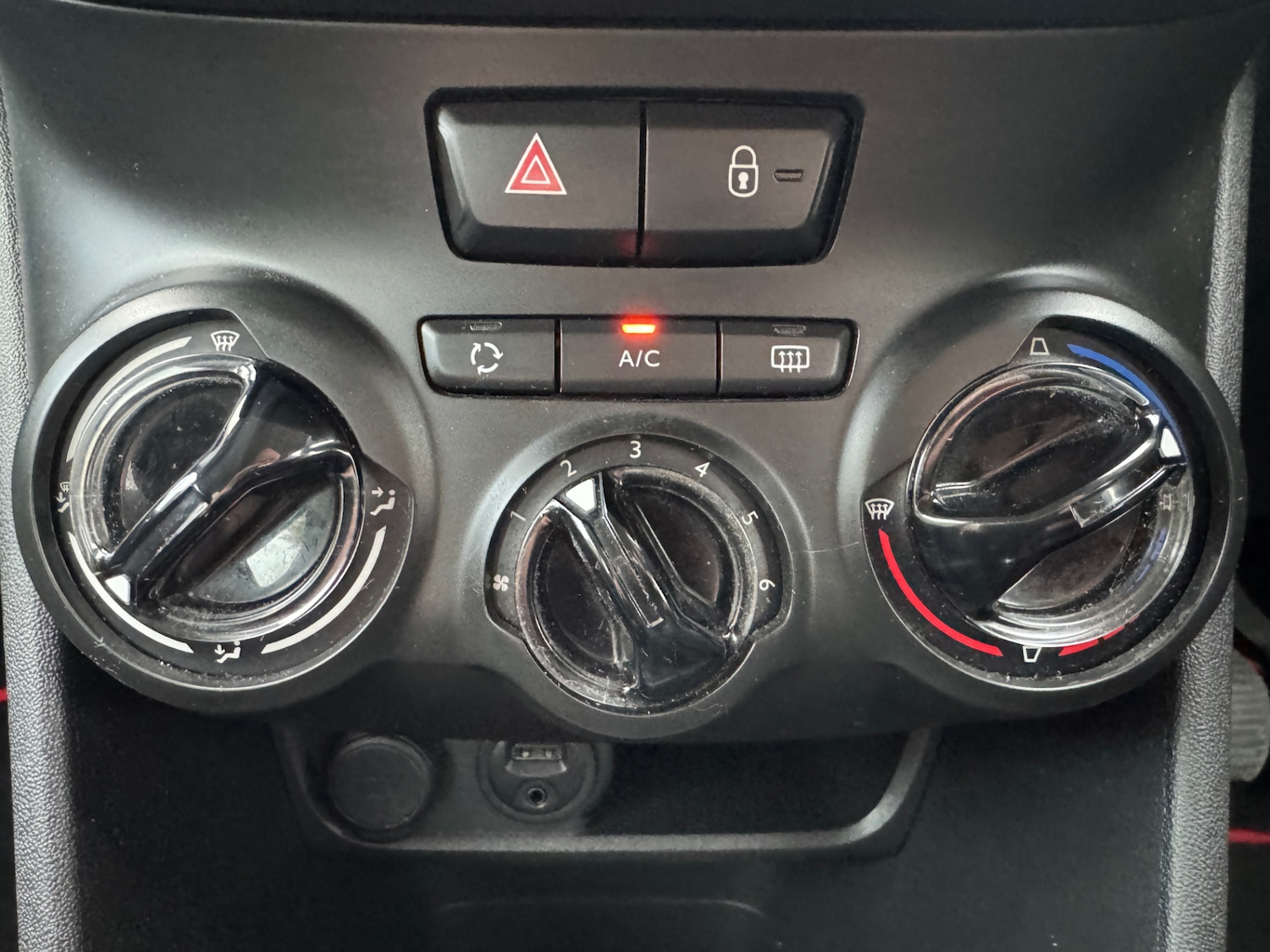 Used Peugeot 208 2014 for sale - 76464787: Photo 24