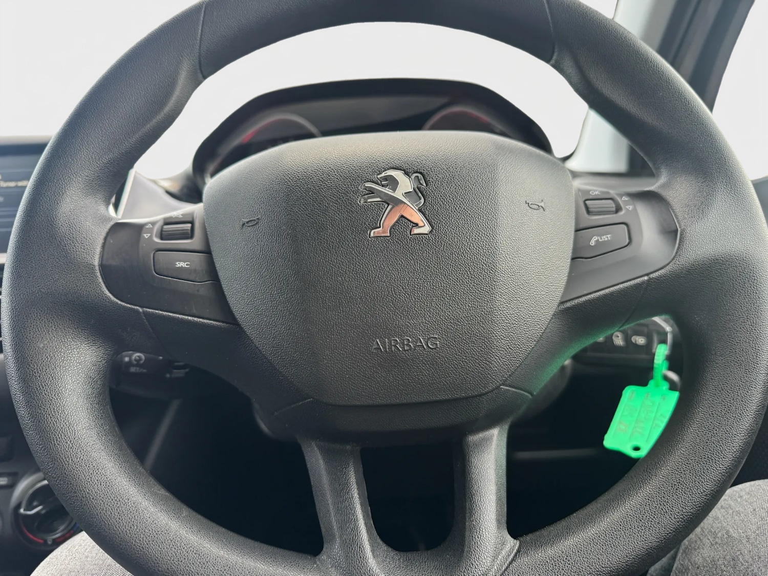 Used Peugeot 208 2014 for sale - 76464787: Photo 8