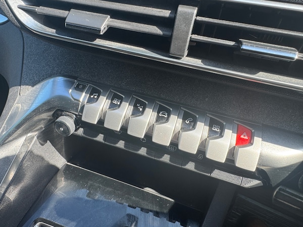 Used Peugeot 3008 2018 for sale - 74673527: Photo 17