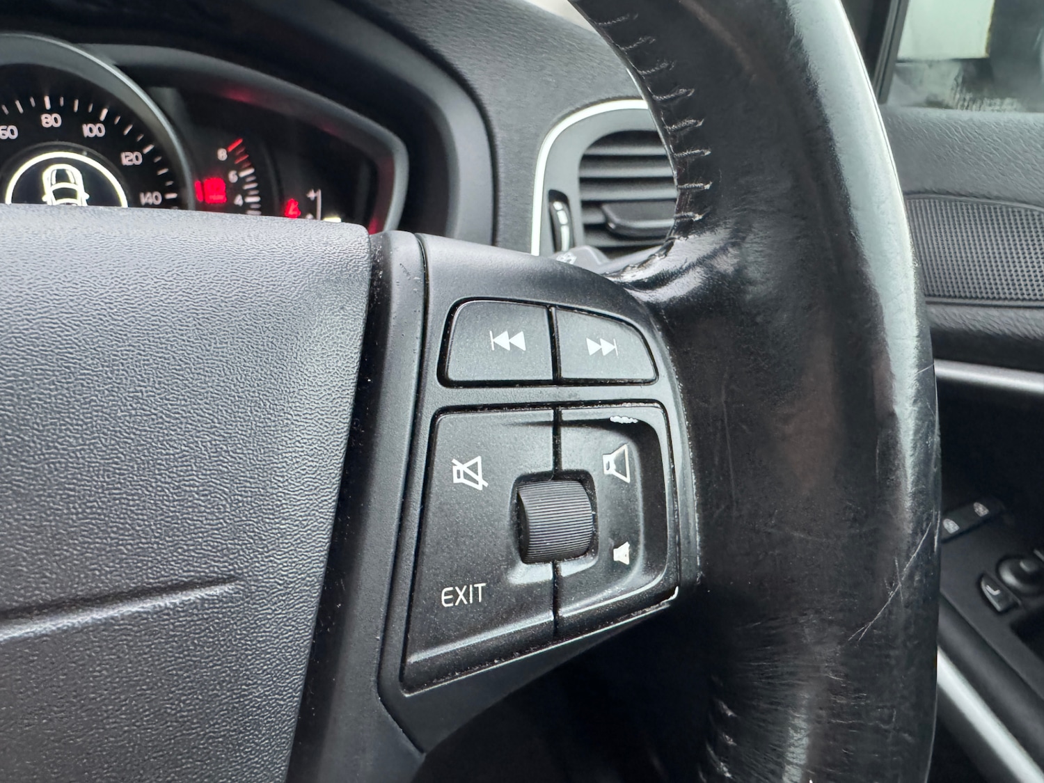 Used Volvo V40 2014 for sale - 77336363: Photo 14