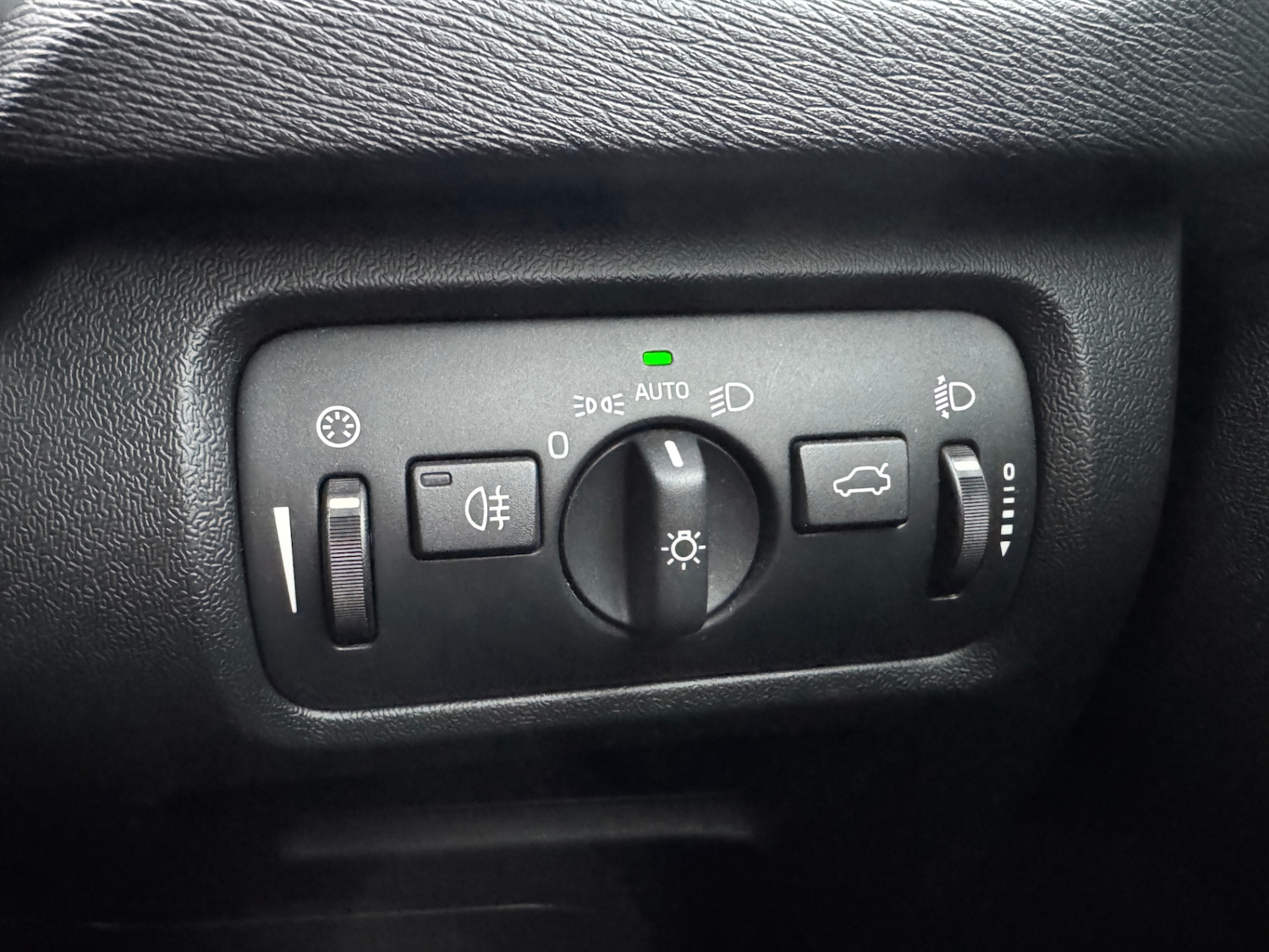 Used Volvo V40 2014 for sale - 77336363: Photo 16