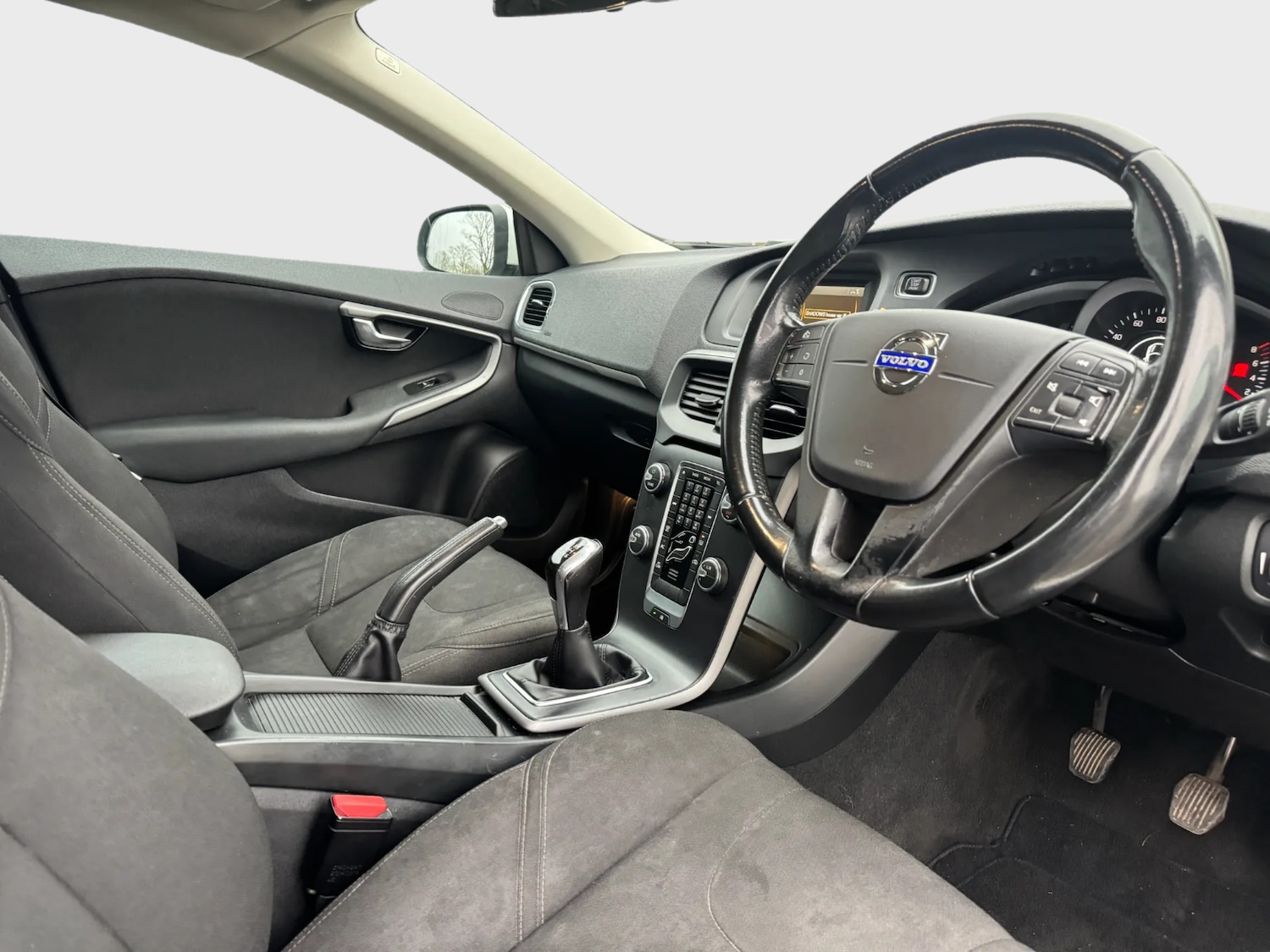 Used Volvo V40 2014 for sale - 77336363: Photo 2