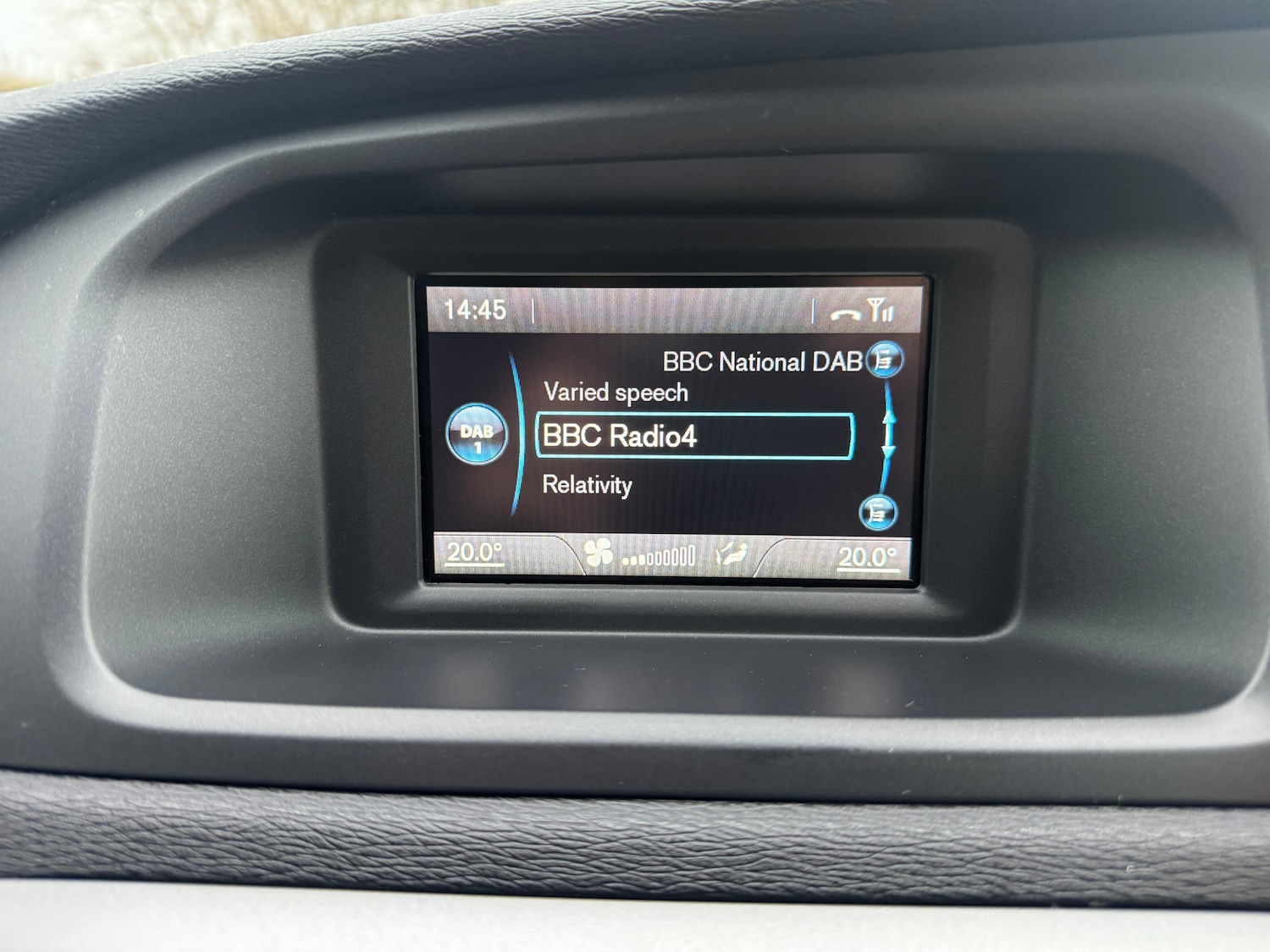 Used Volvo V40 2014 for sale - 77336363: Photo 21