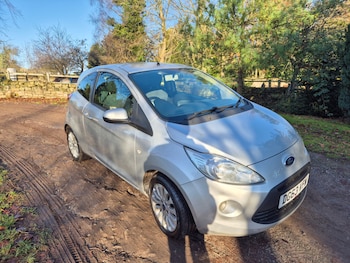 2013 (63) - 1.2 Zetec 3dr LOW MILEAGE