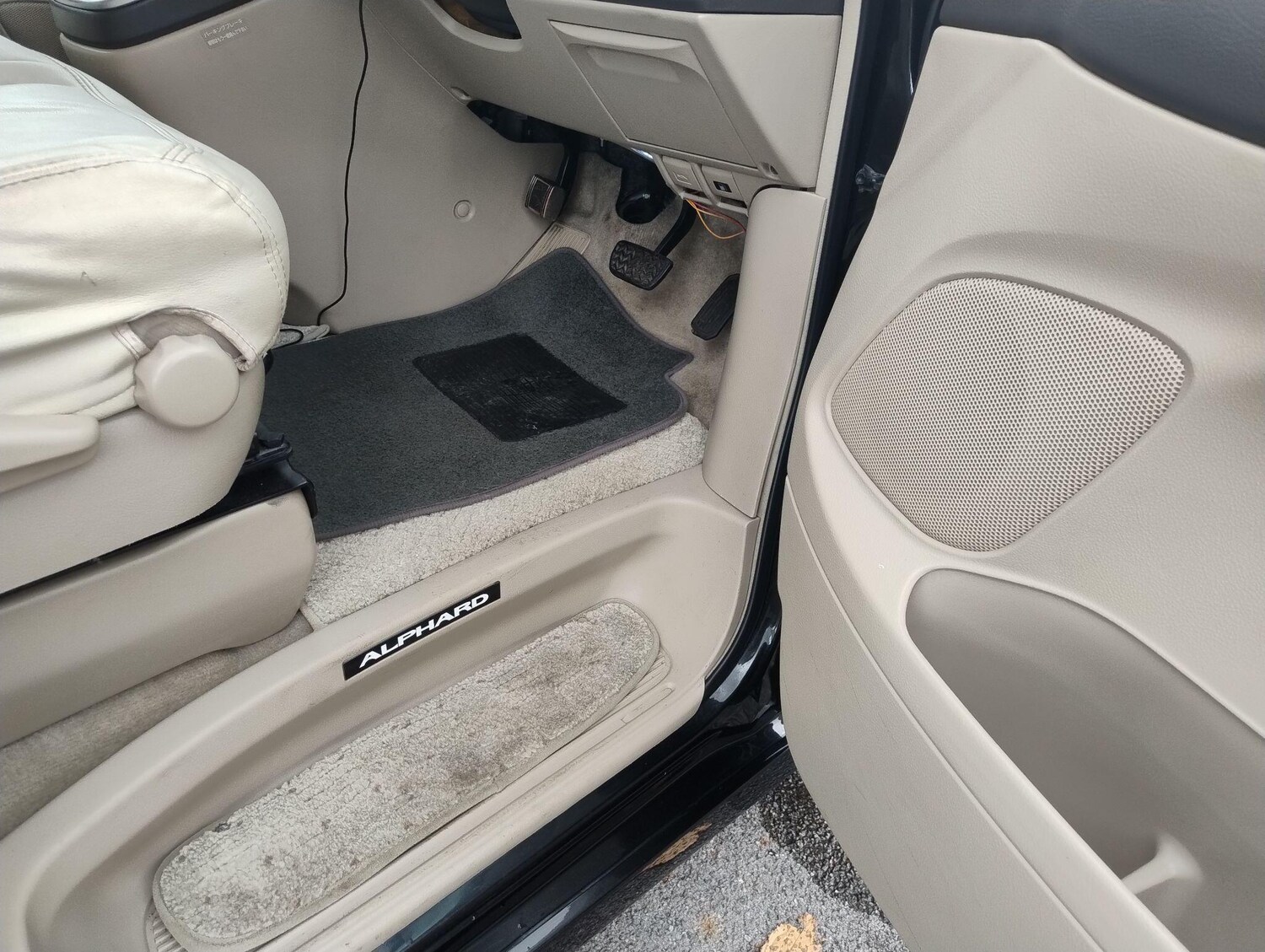 Used Toyota Alphard 2021 for sale - 76360650: Photo 47