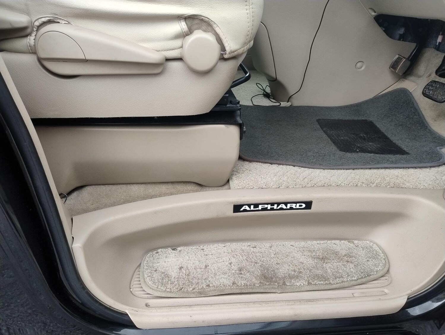 Used Toyota Alphard 2021 for sale - 76360650: Photo 48