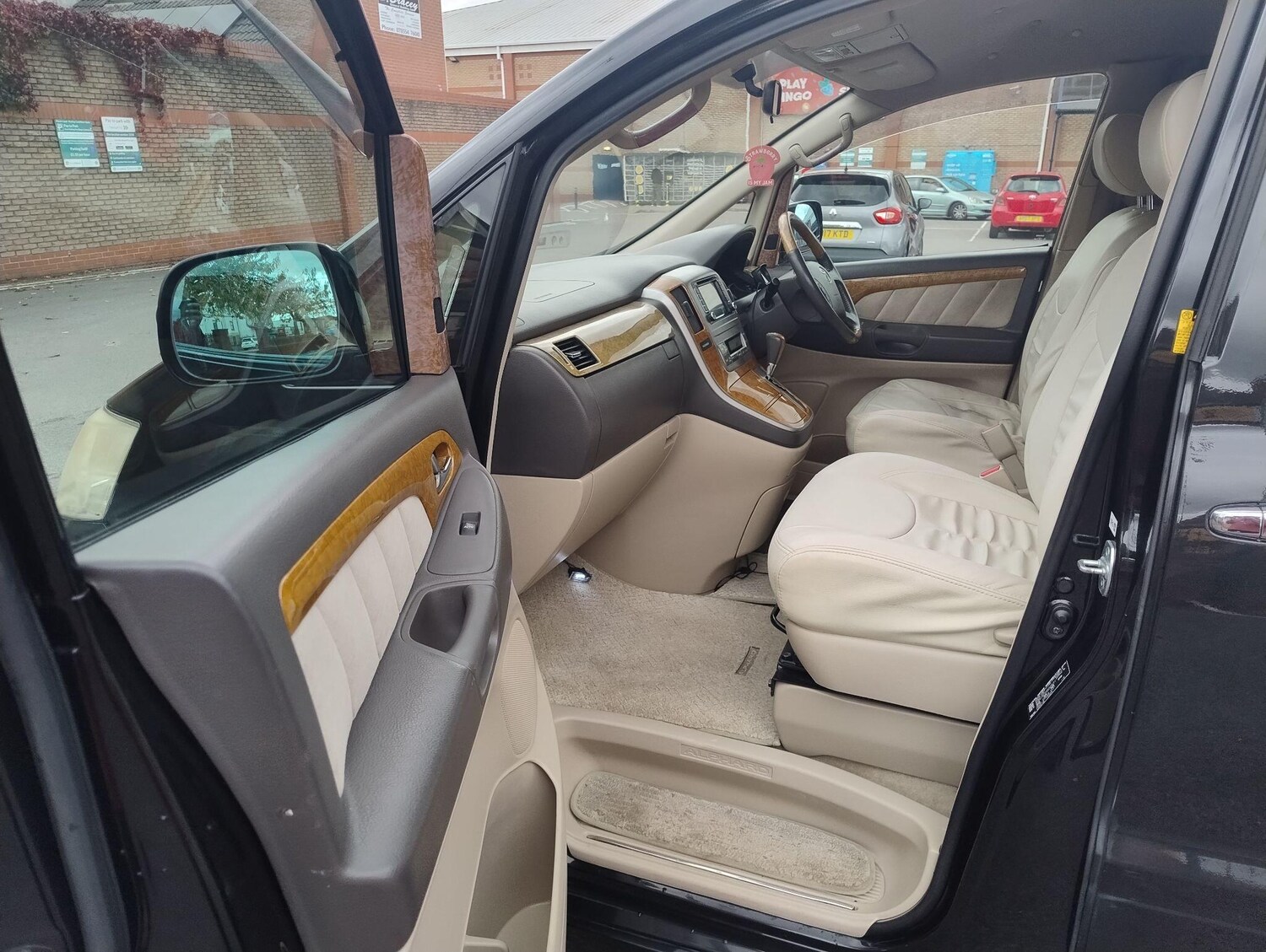 Used Toyota Alphard 2021 for sale - 76360650: Photo 52