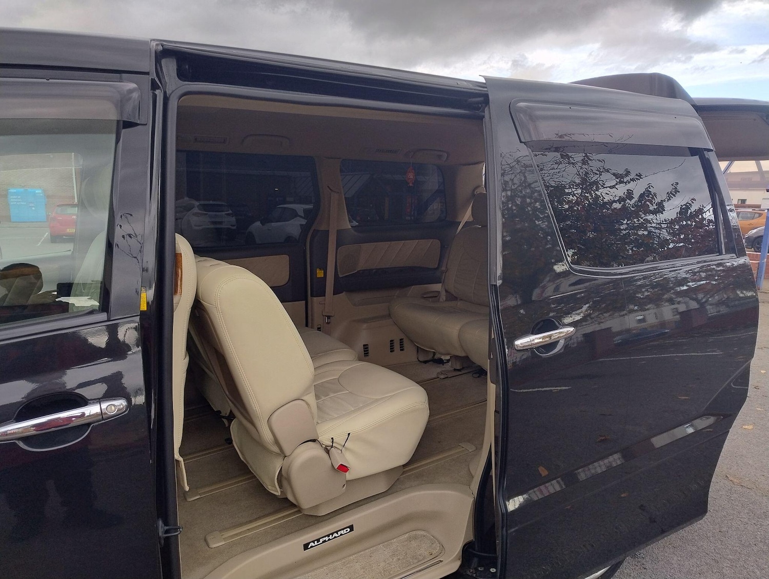 Used Toyota Alphard 2021 for sale - 76360650: Photo 60