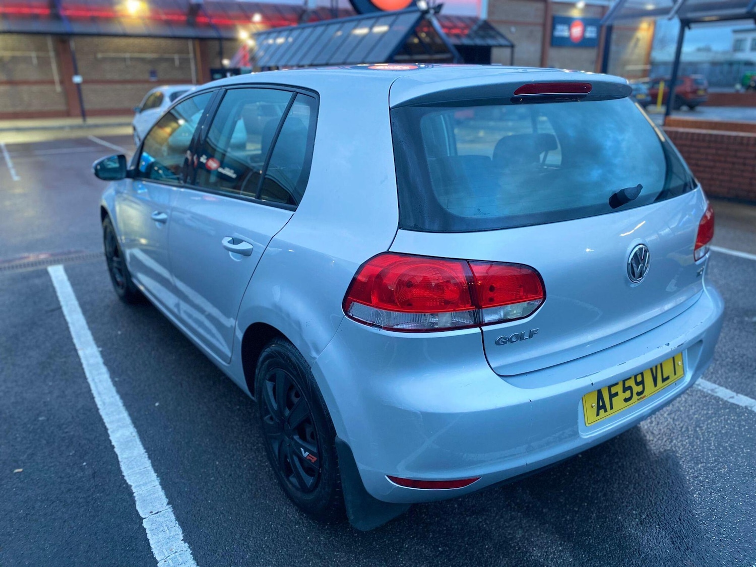 Used Volkswagen Golf 2009 for sale - 77738120: Photo 4