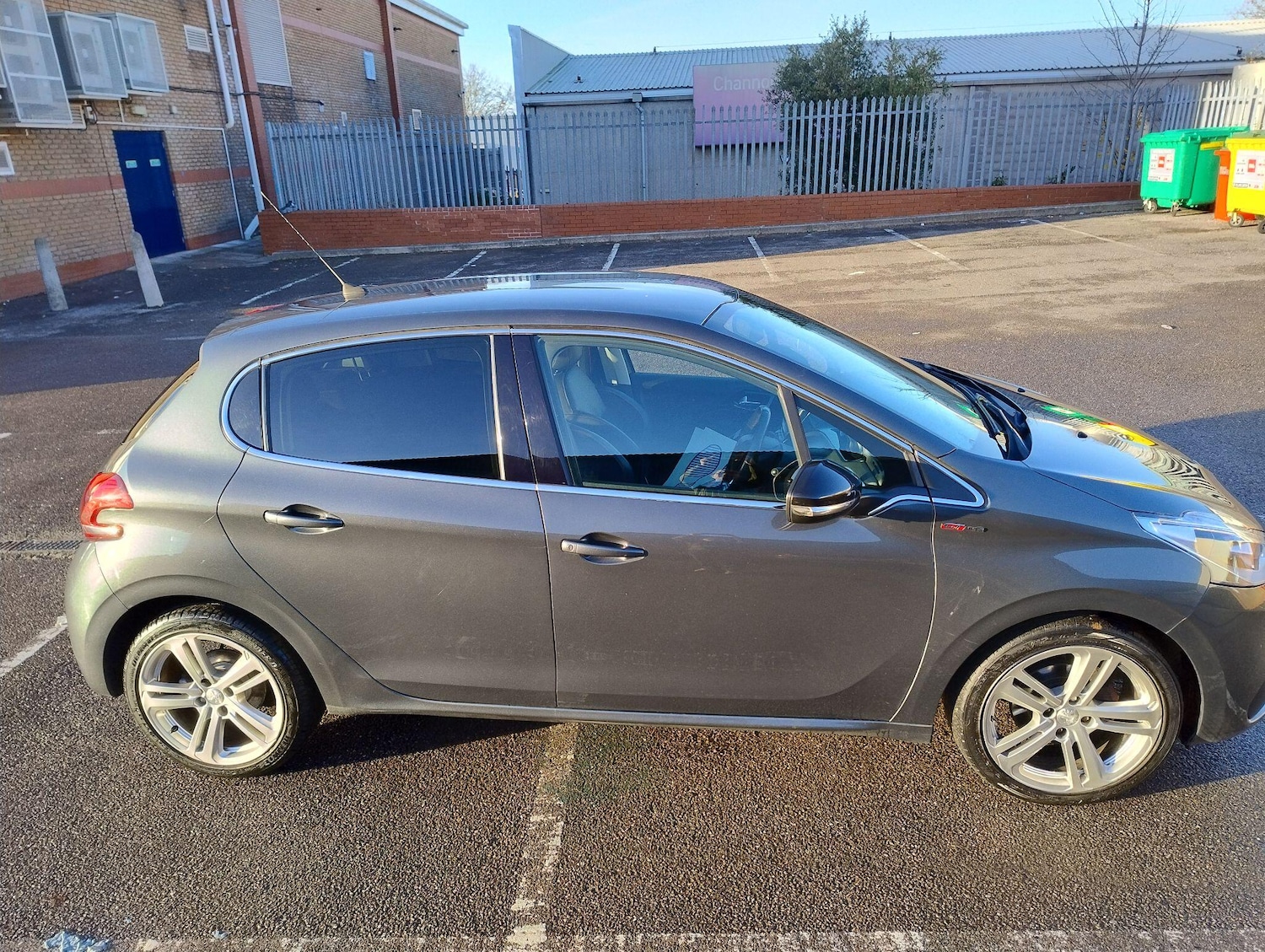 Used Peugeot 208 2015 for sale - 76823723: Photo 17