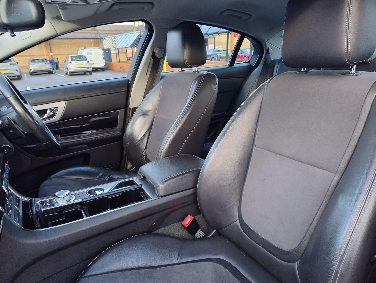 Used Jaguar XF 2013 for sale - 76899115: Photo 60