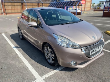 Used Peugeot 208 2013 for sale - 75601116: Photo