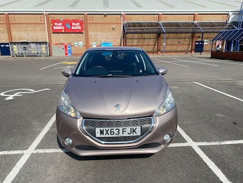 Used Peugeot 208 2013 for sale - 75601116: Photo