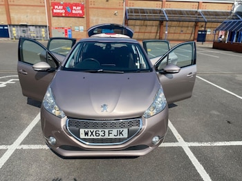 Used Peugeot 208 2013 for sale - 75601116: Photo