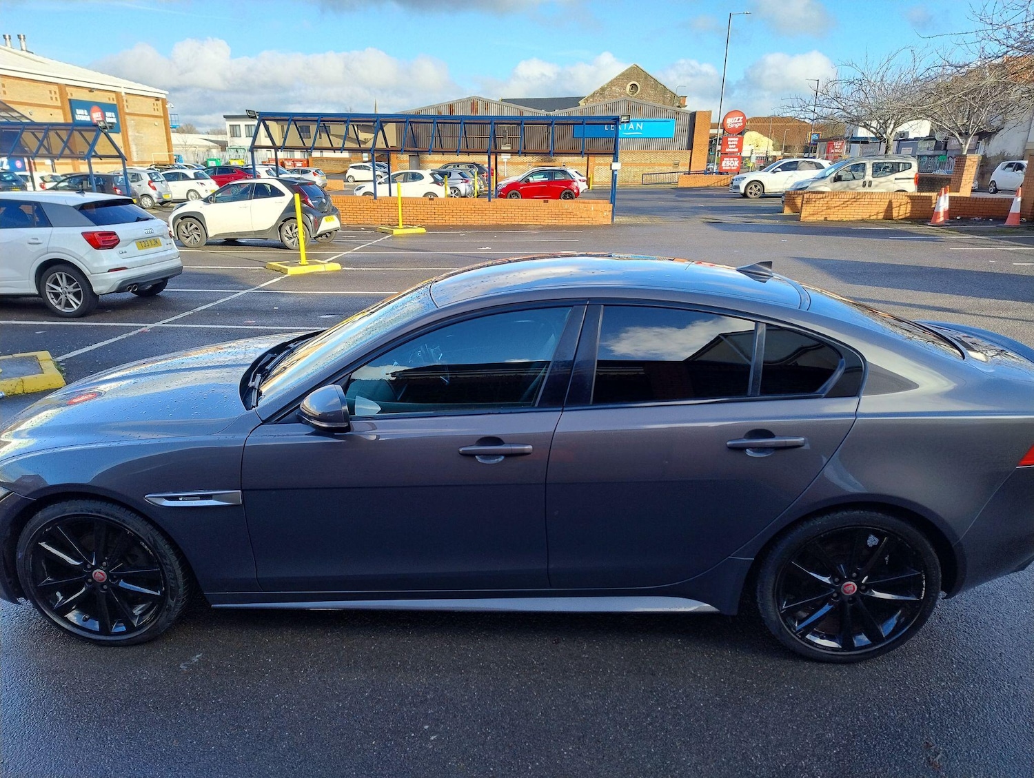 Used Jaguar XE 2016 for sale - 77230212: Photo 10