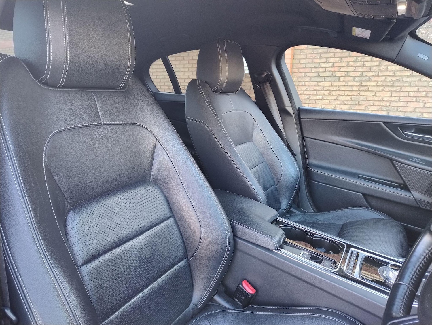 Used Jaguar XE 2016 for sale - 77230212: Photo 22