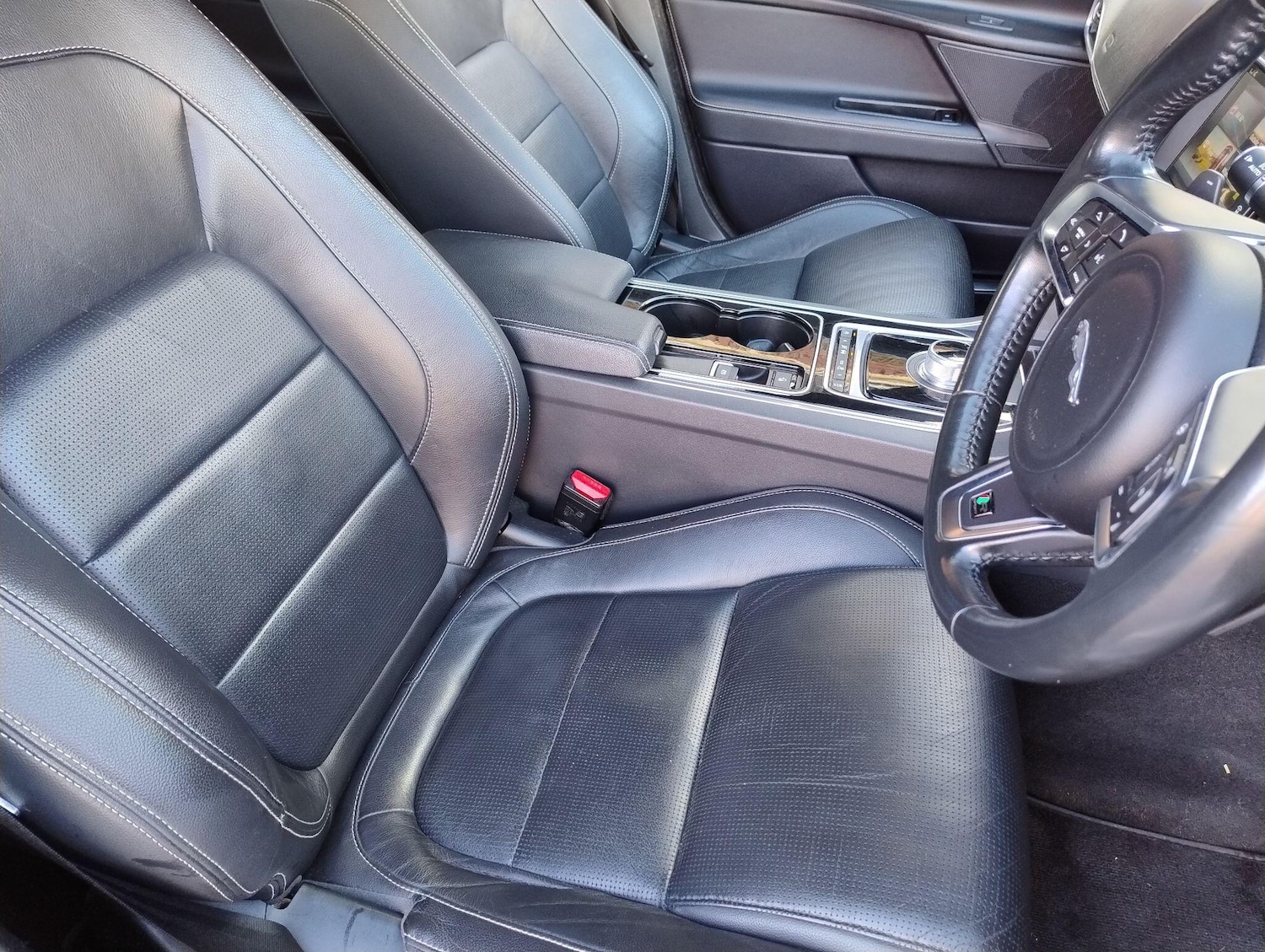 Used Jaguar XE 2016 for sale - 77230212: Photo 23