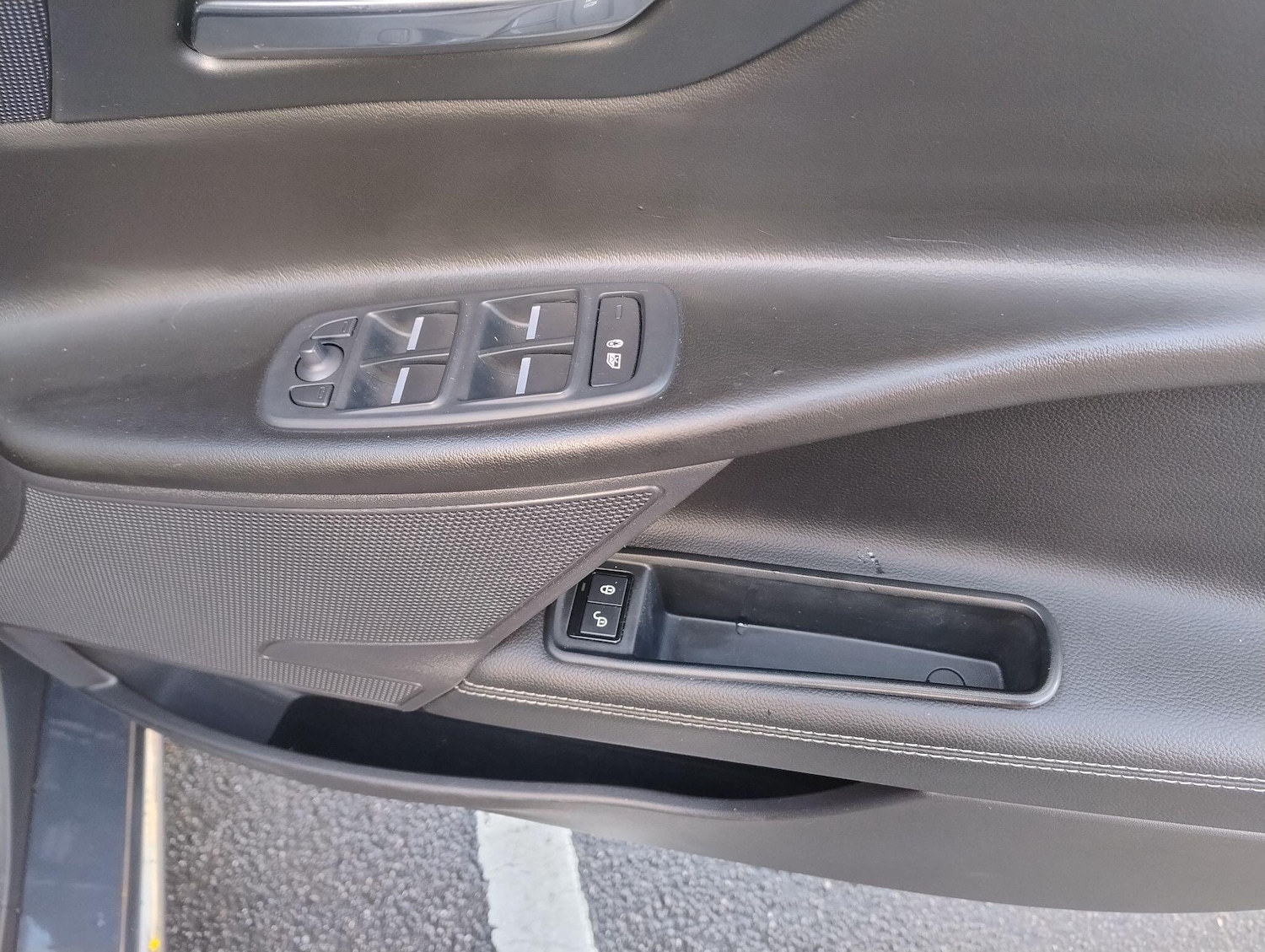 Used Jaguar XE 2016 for sale - 77230212: Photo 34