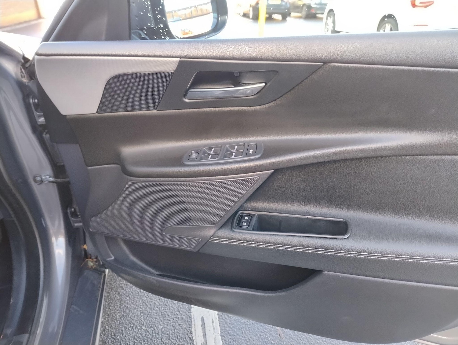 Used Jaguar XE 2016 for sale - 77230212: Photo 35