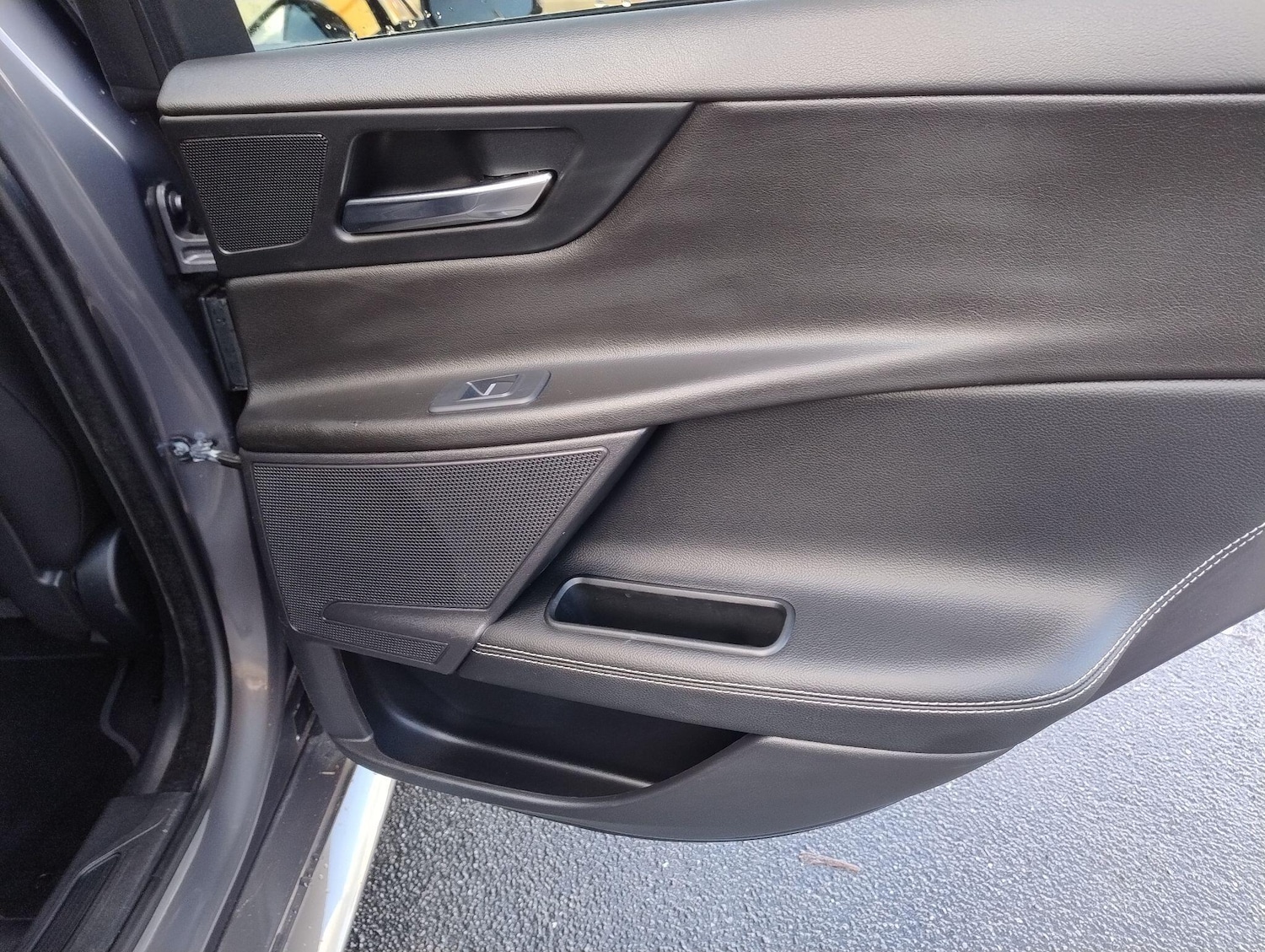 Used Jaguar XE 2016 for sale - 77230212: Photo 38