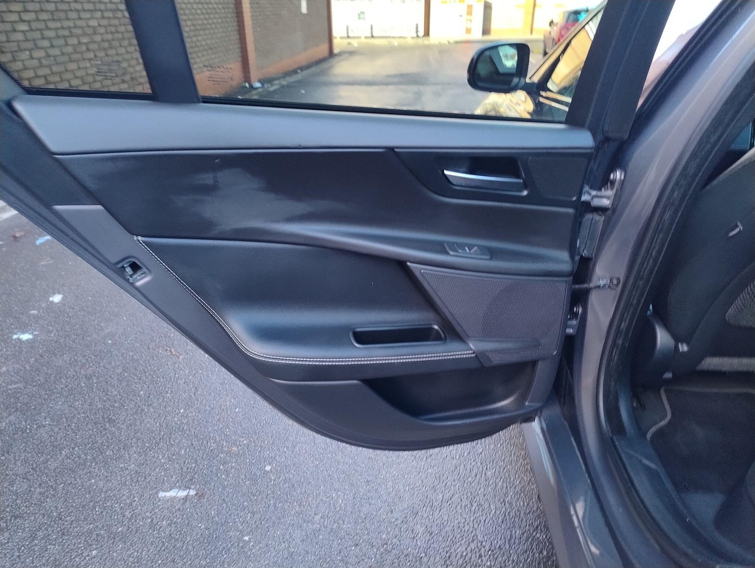 Used Jaguar XE 2016 for sale - 77230212: Photo 39