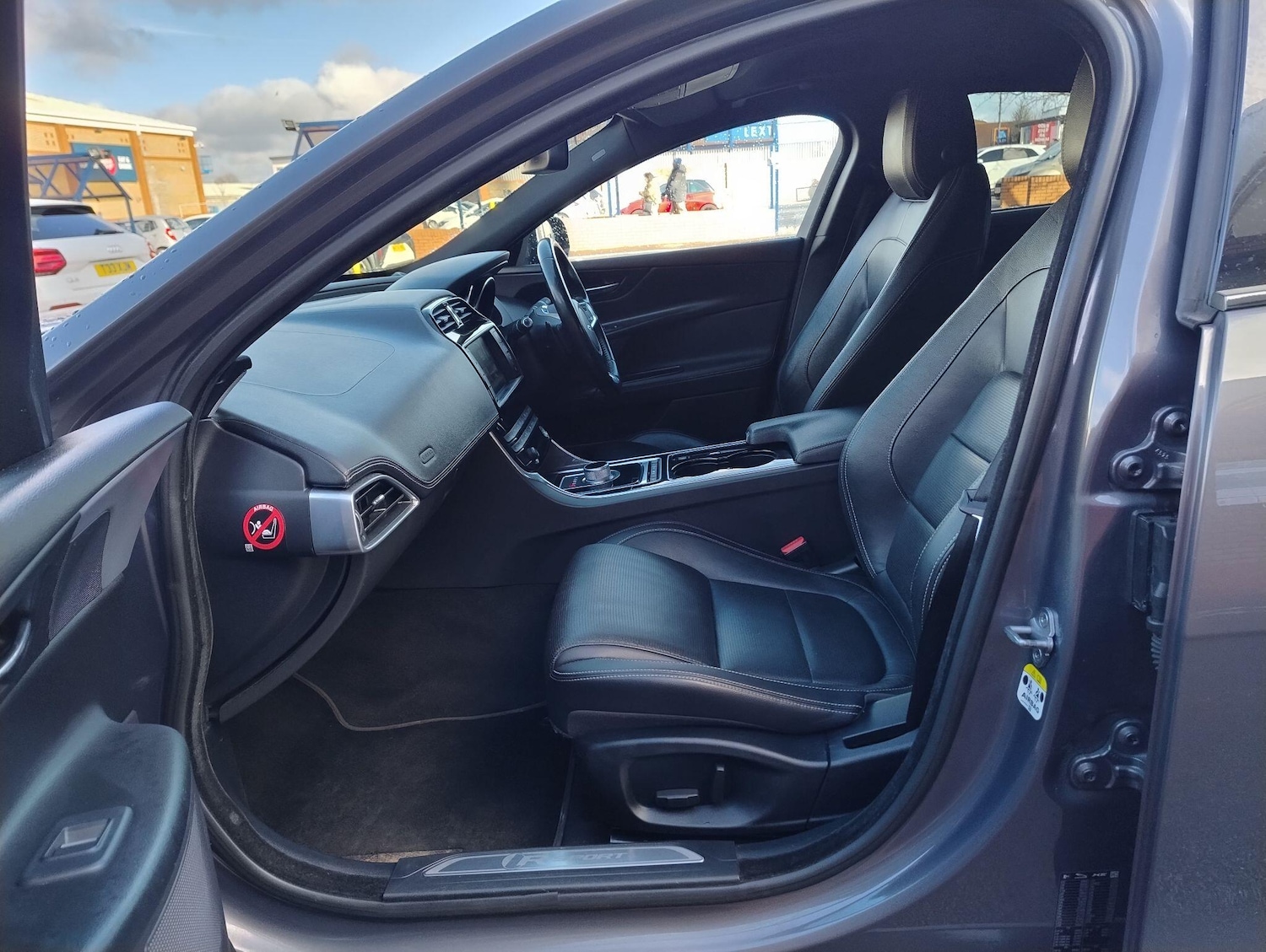 Used Jaguar XE 2016 for sale - 77230212: Photo 56