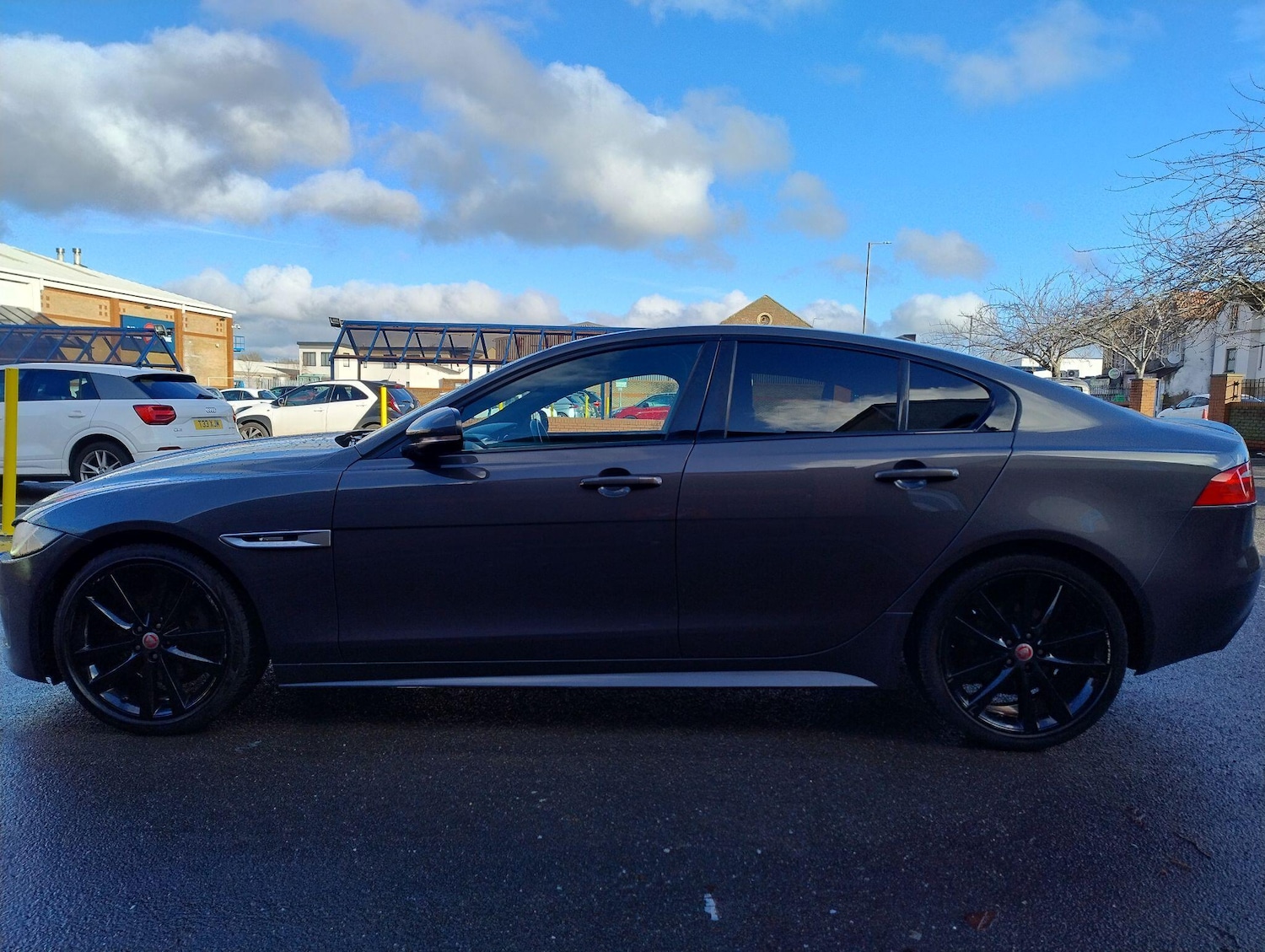 Used Jaguar XE 2016 for sale - 77230212: Photo 9