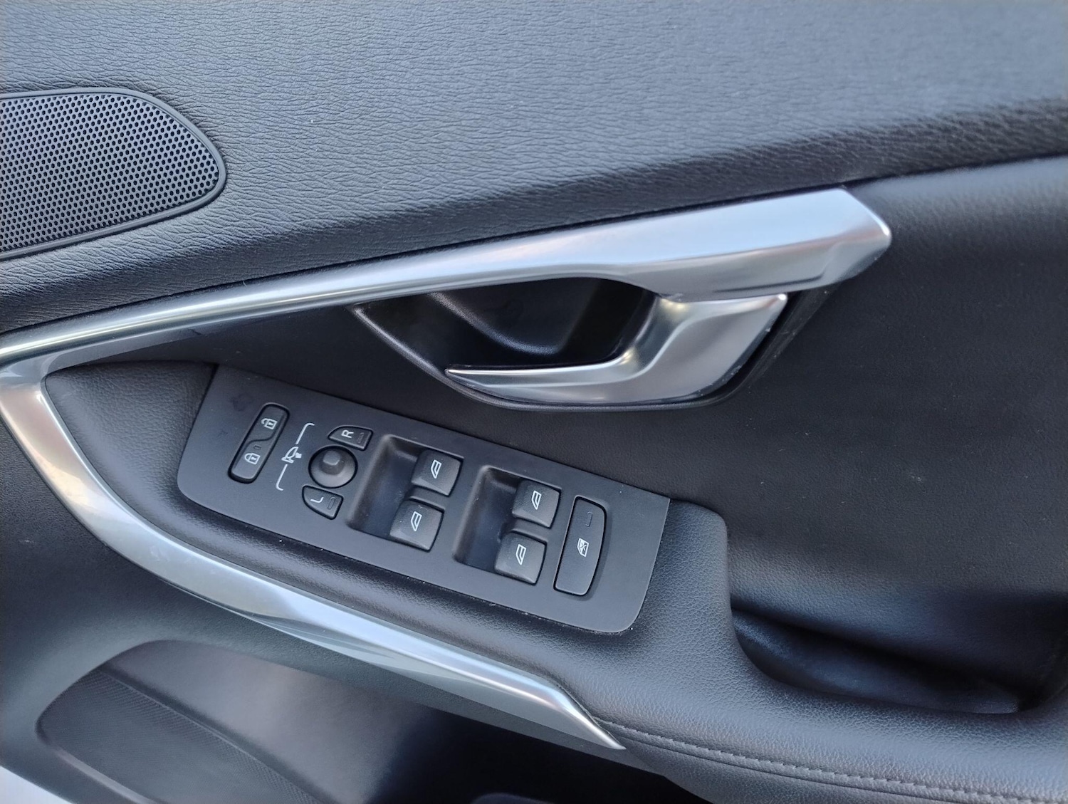 Used Volvo V40 for sale - 77400445: Photo 47