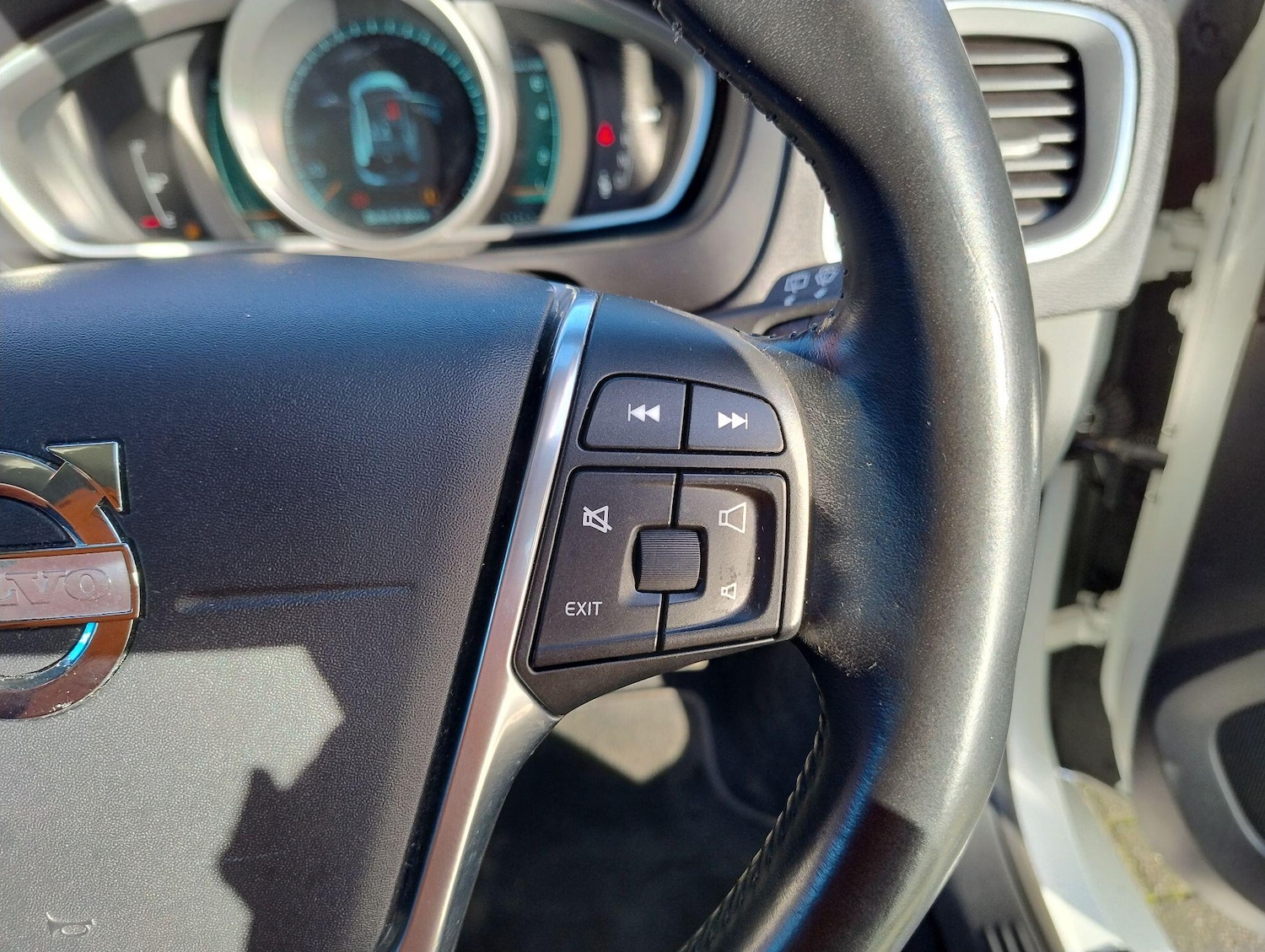 Used Volvo V40 for sale - 77279330: Photo 45