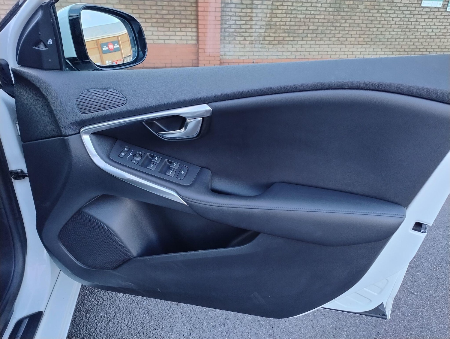 Used Volvo V40 for sale - 77279330: Photo 50