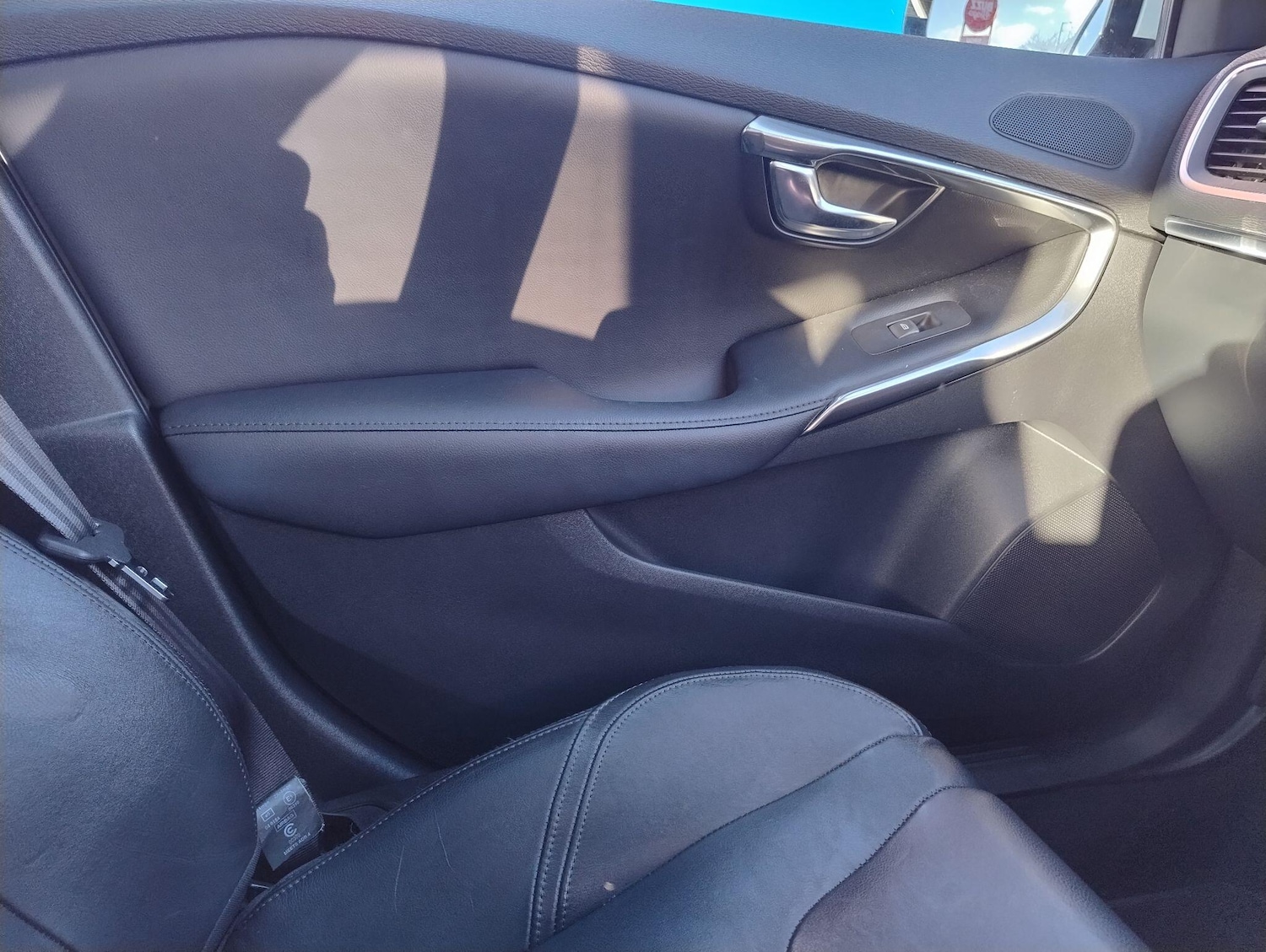 Used Volvo V40 for sale - 77279330: Photo 78